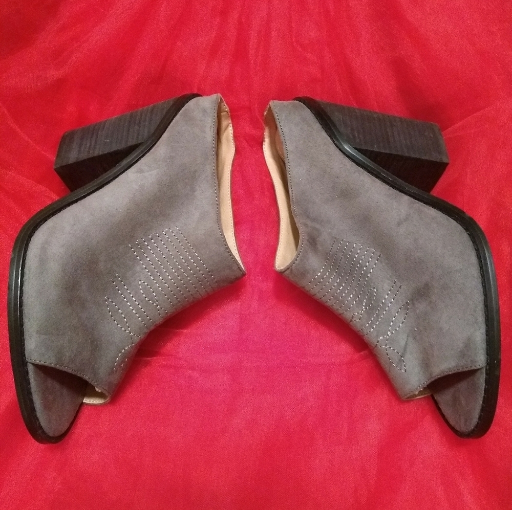 Torrid Suede Mule | Size 6.5W